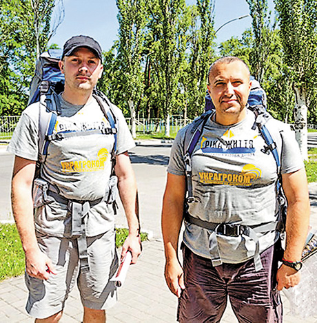 Організатор експедиції Сергій Сердюк (праворуч) та її учасник Ігор Бадіон уже готові до подорожі. Фото з сайту svetlovodsk.com.ua 